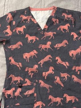 Carhartt Women's Short Sleeve Scrub Top Horse print equine